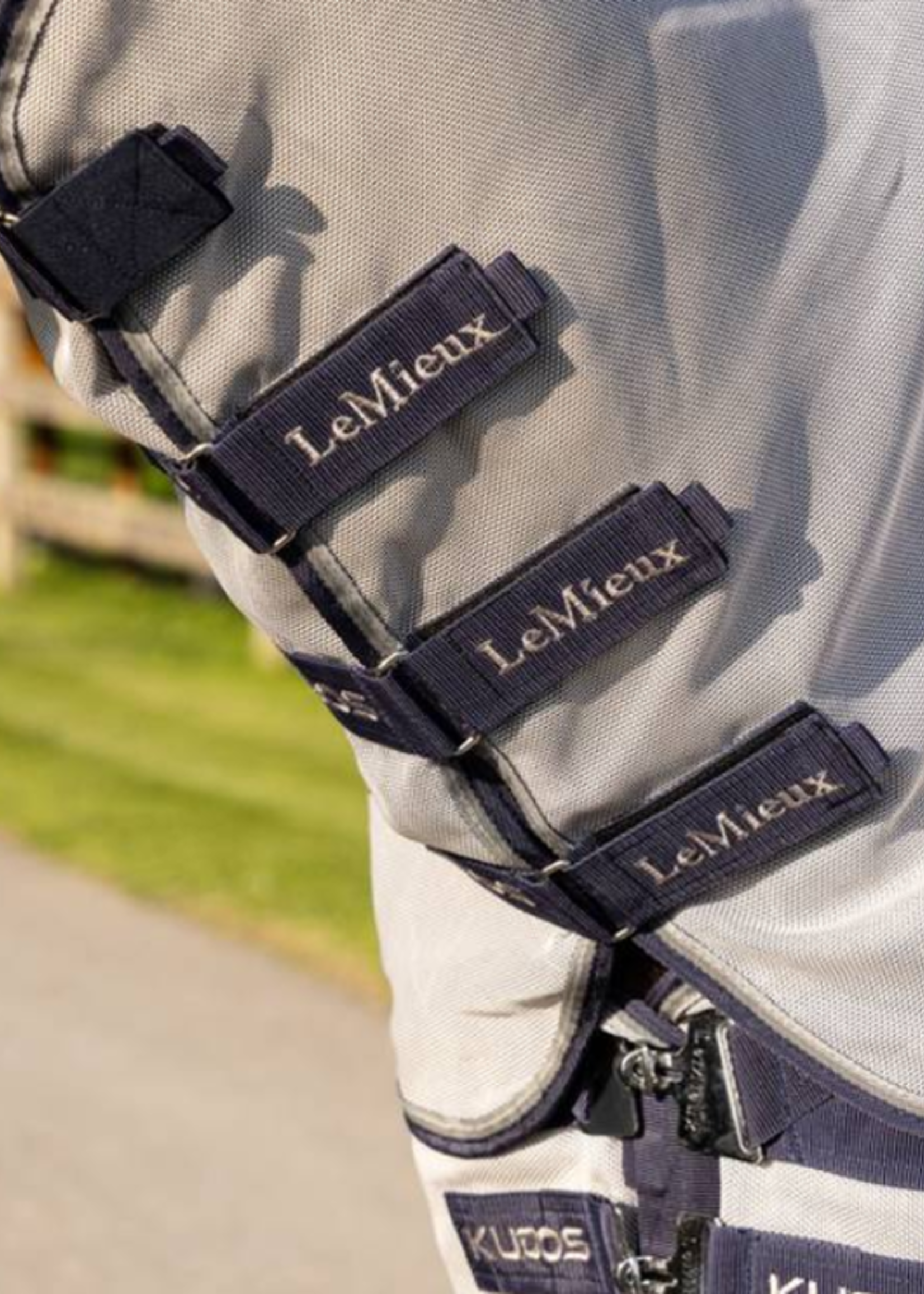LeMieux Lemieux Kudos Gladiator M Afneenbare Hals Vliegen  Deken
