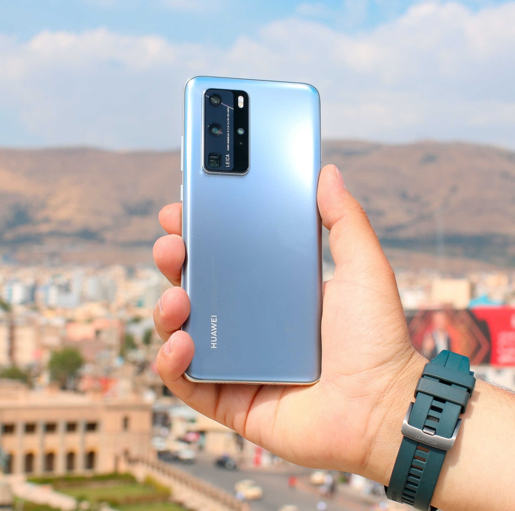 Huawei knocks Samsung off throne and is world's largest smartphone seller