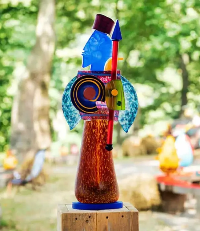 Borowski art object Guard