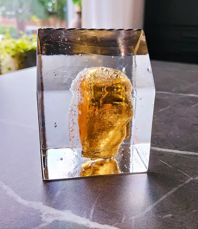 B Vallien - Meine Palastskulptur 'Goldener Kopf'