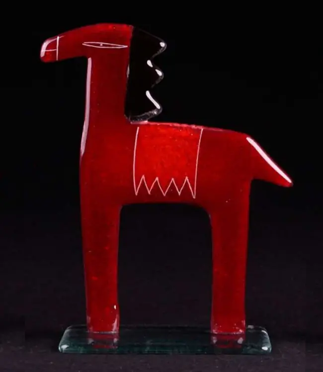 Maciej Habrat gläsernes Pferd rot