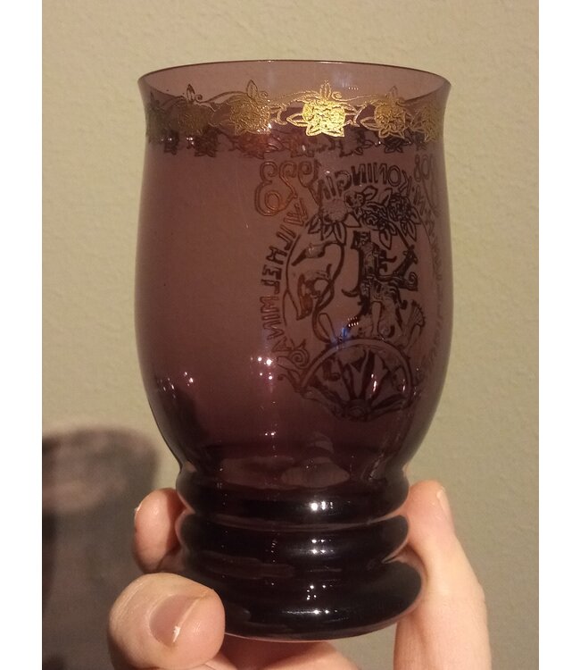 Andries Copier - Wilhelmina beker paars 1923