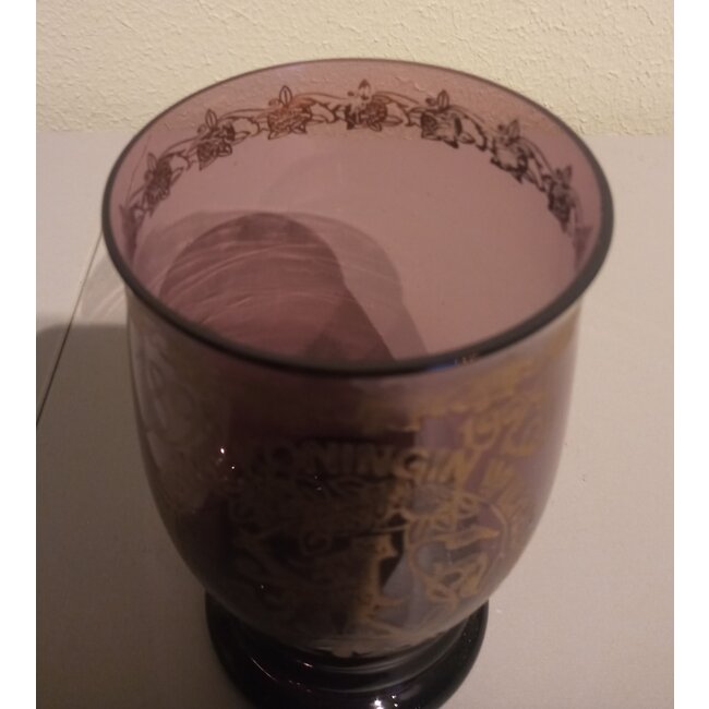 Andries Copier - Wilhelmina beker paars 1923