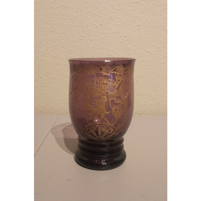 Andries Copier - Wilhelmina beker paars 1923