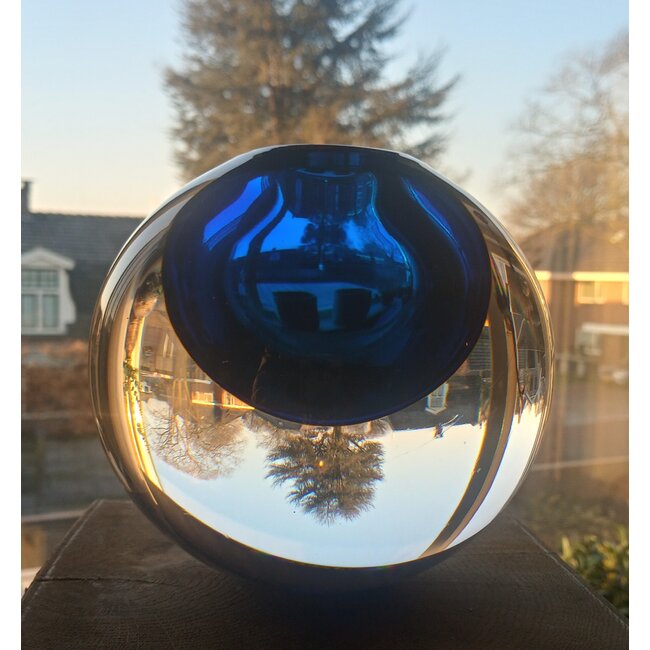 Leerdam Glaskunst - bol blauwe kern 2005
