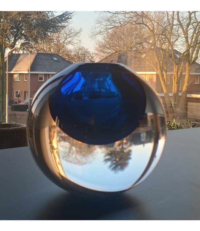 Leerdam Glaskunst - bol blauwe kern 2005