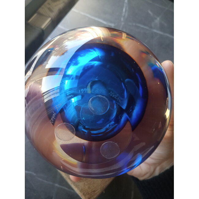 Leerdam Glaskunst - bol blauwe kern 2005