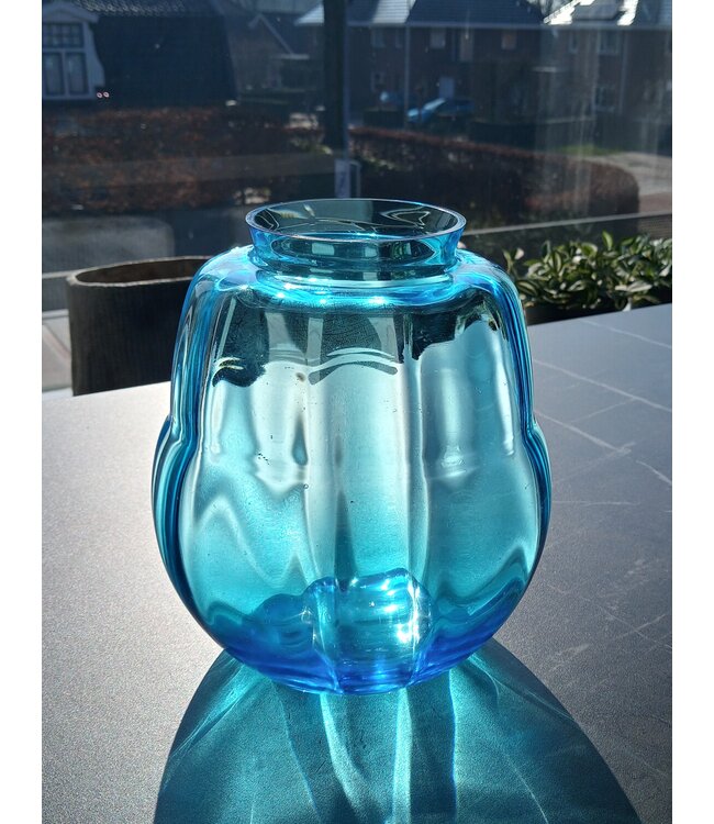Kristalunie Maastricht - Vase Alcyon blau 1933
