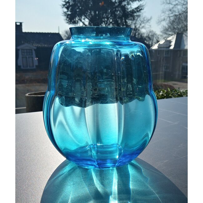 Kristalunie Maastricht - Vase Alcyon blau 1933