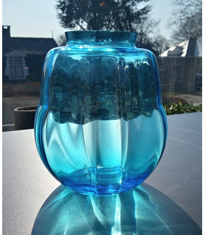 Kristalunie Maastricht - Vaas Alcyon blauw 1933