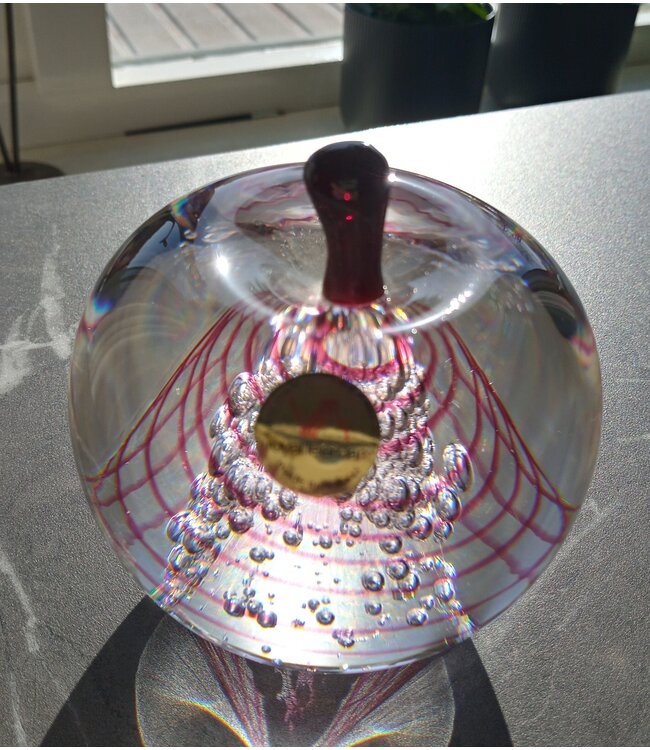 Leerdam Glasobjekt Apfel mit rosa Spirale 1990