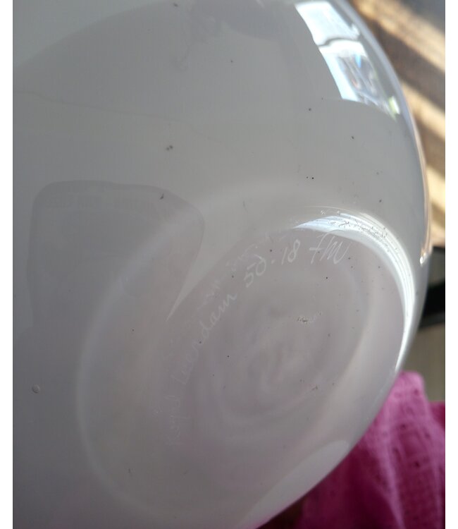 Floris Meydam Serica - Vaas bolvormig grijs en wit 1983