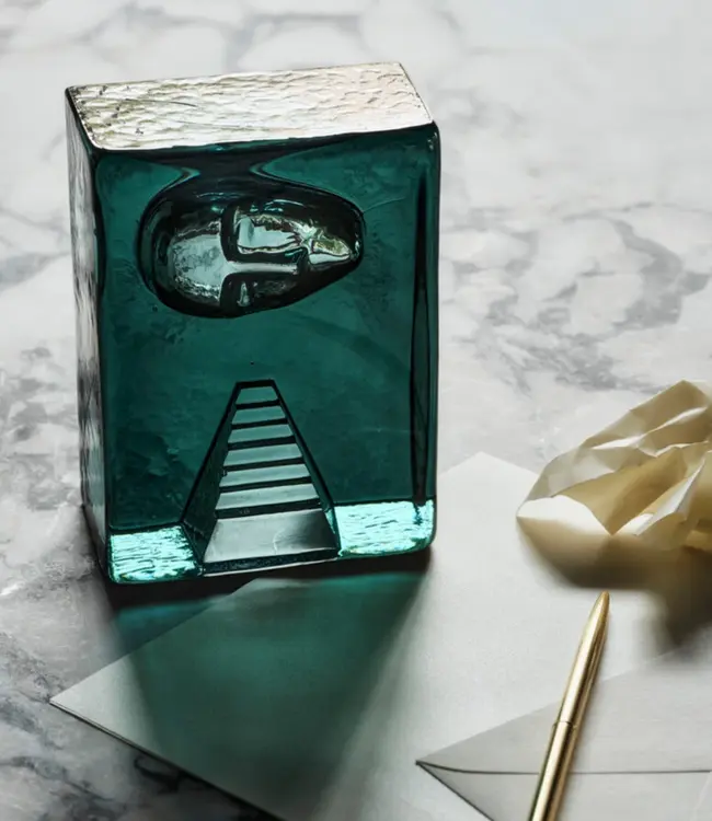 Kosta Boda Bertil Vallien Azur 'Stairs' petrol – Handgemaakt Zweeds kristallen kunstobject in petrolkleur, Gelimiteerde oplage
