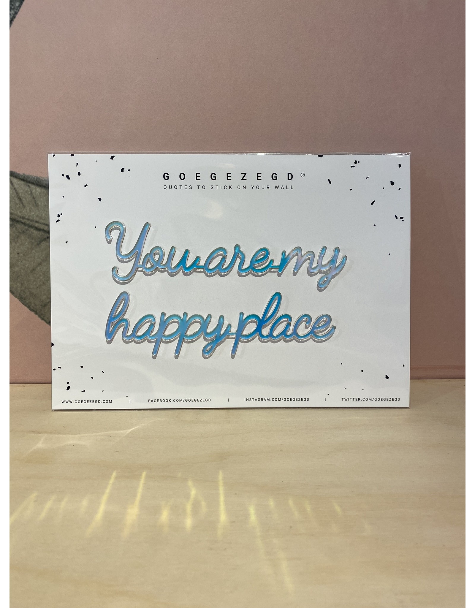 Zelfklevende quote 'you are my happy place' regenboog