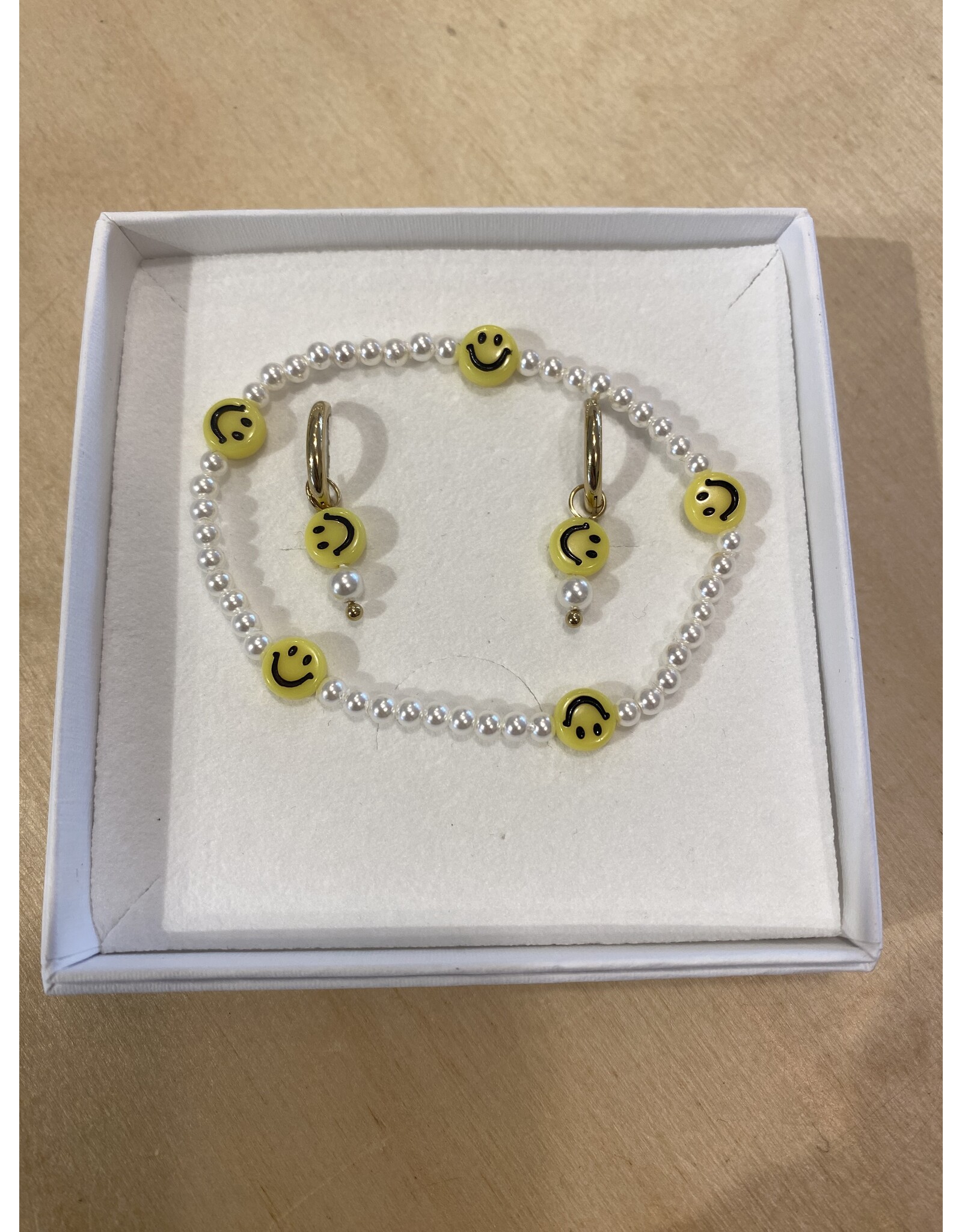 Oorringen + armband smiley