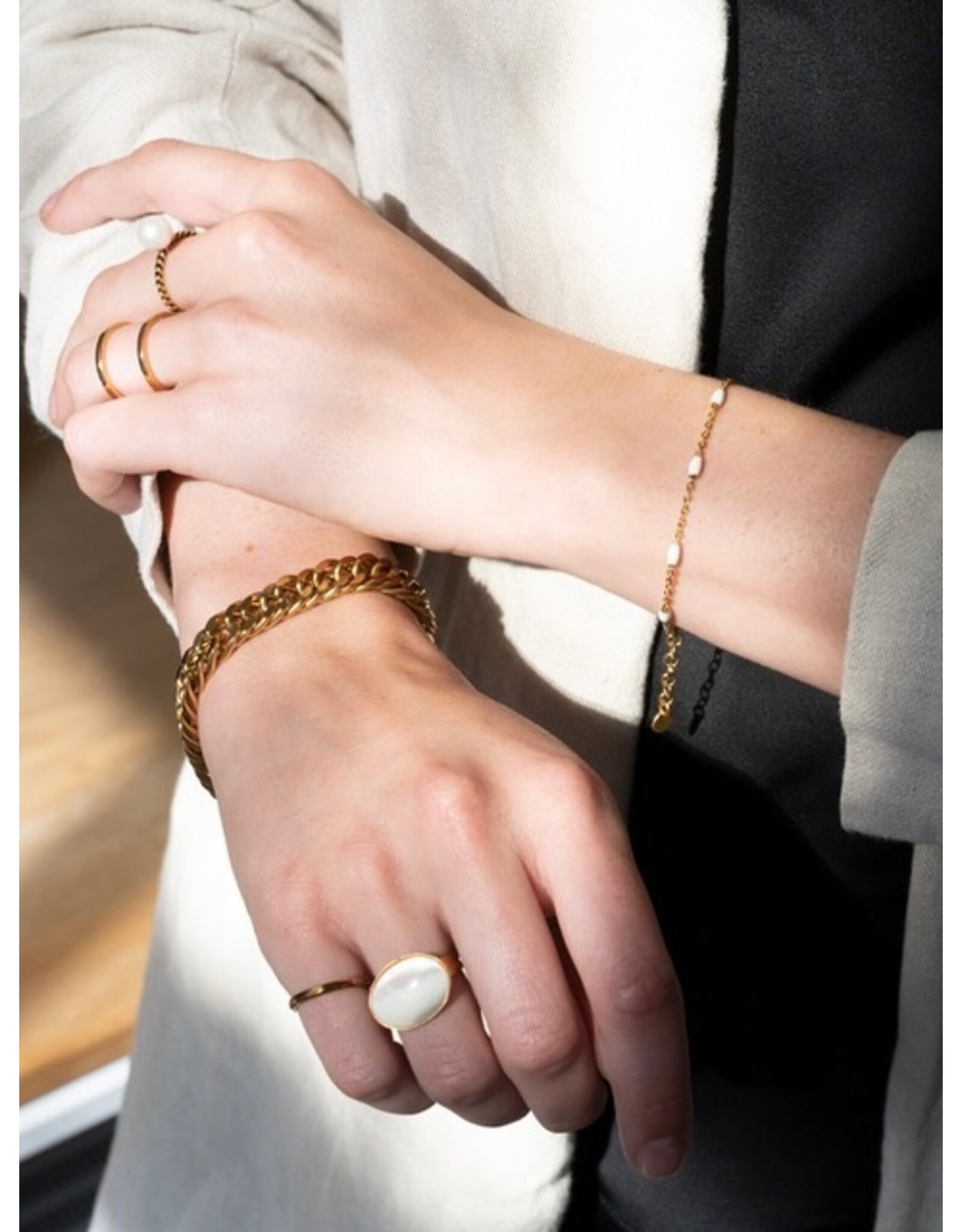 Armband emaille staafjes wit