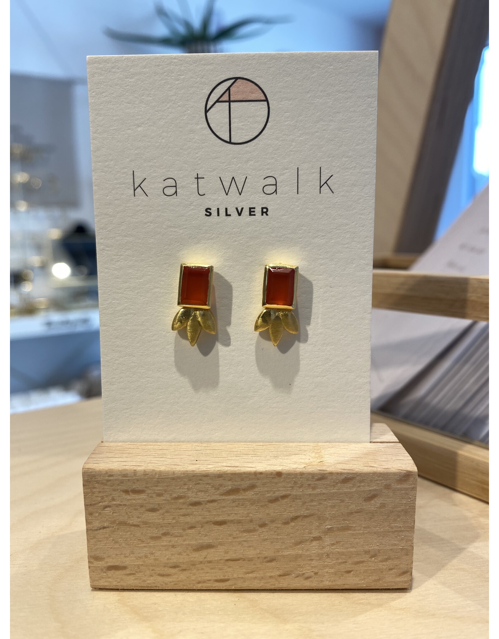 Oorstekers goud gemstone koraal