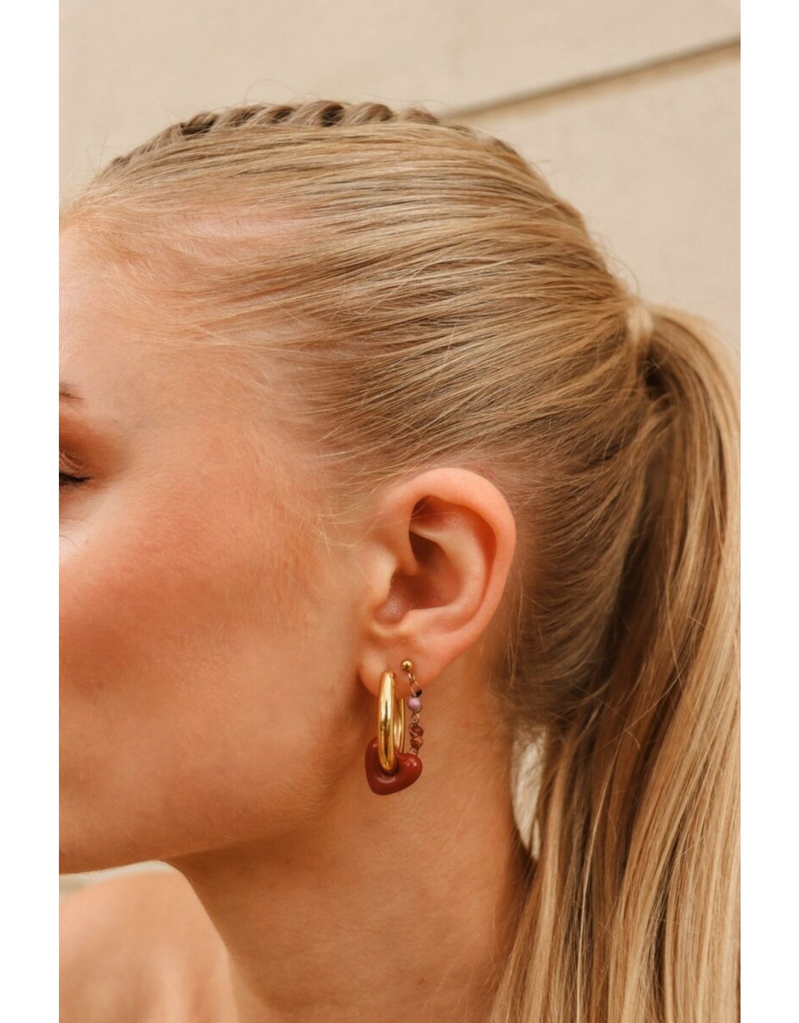 Oorring enkel chain ruby