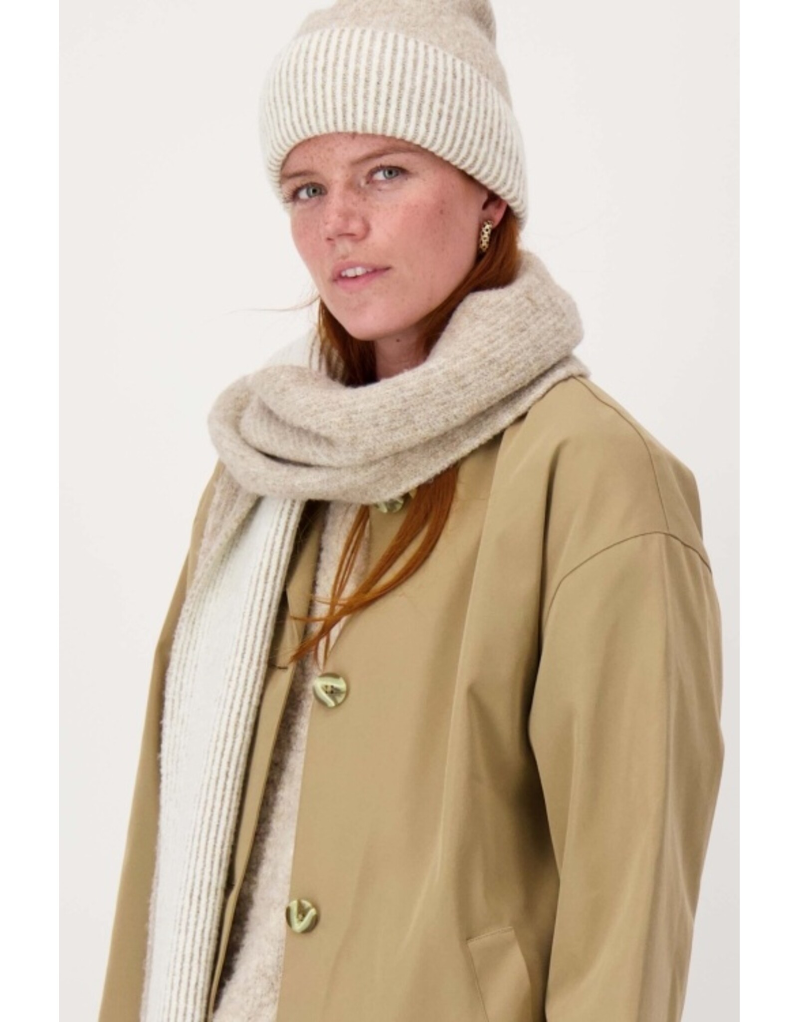 Gebreide sjaal taupe