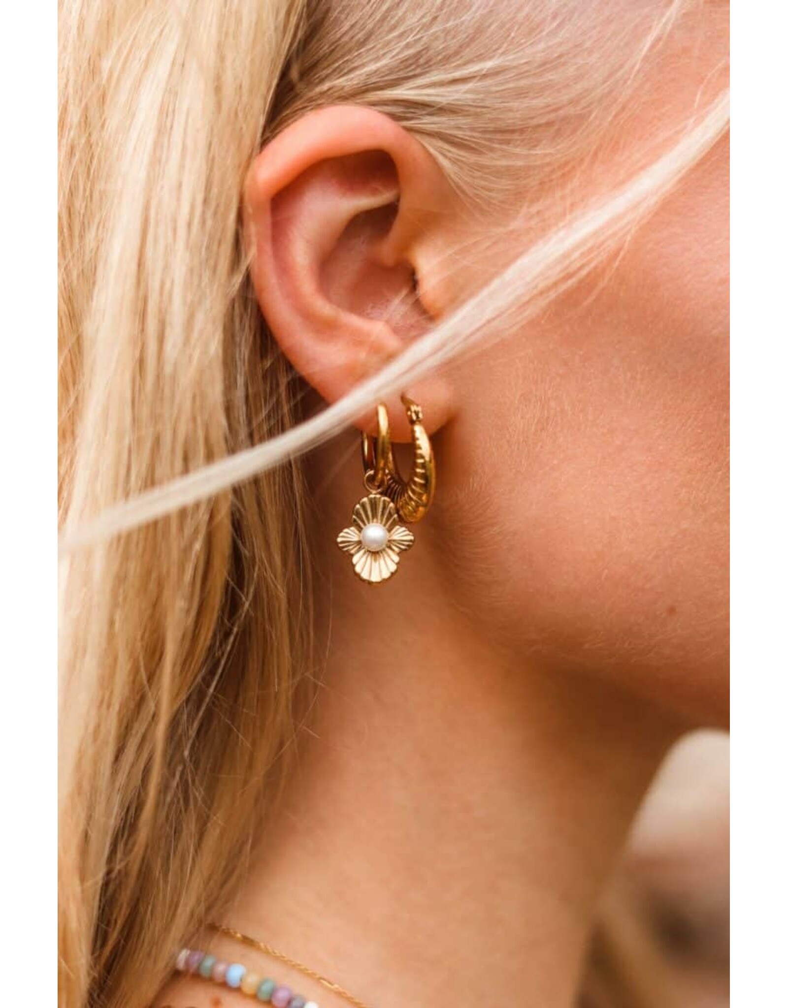 Oorbellen hidden pearl