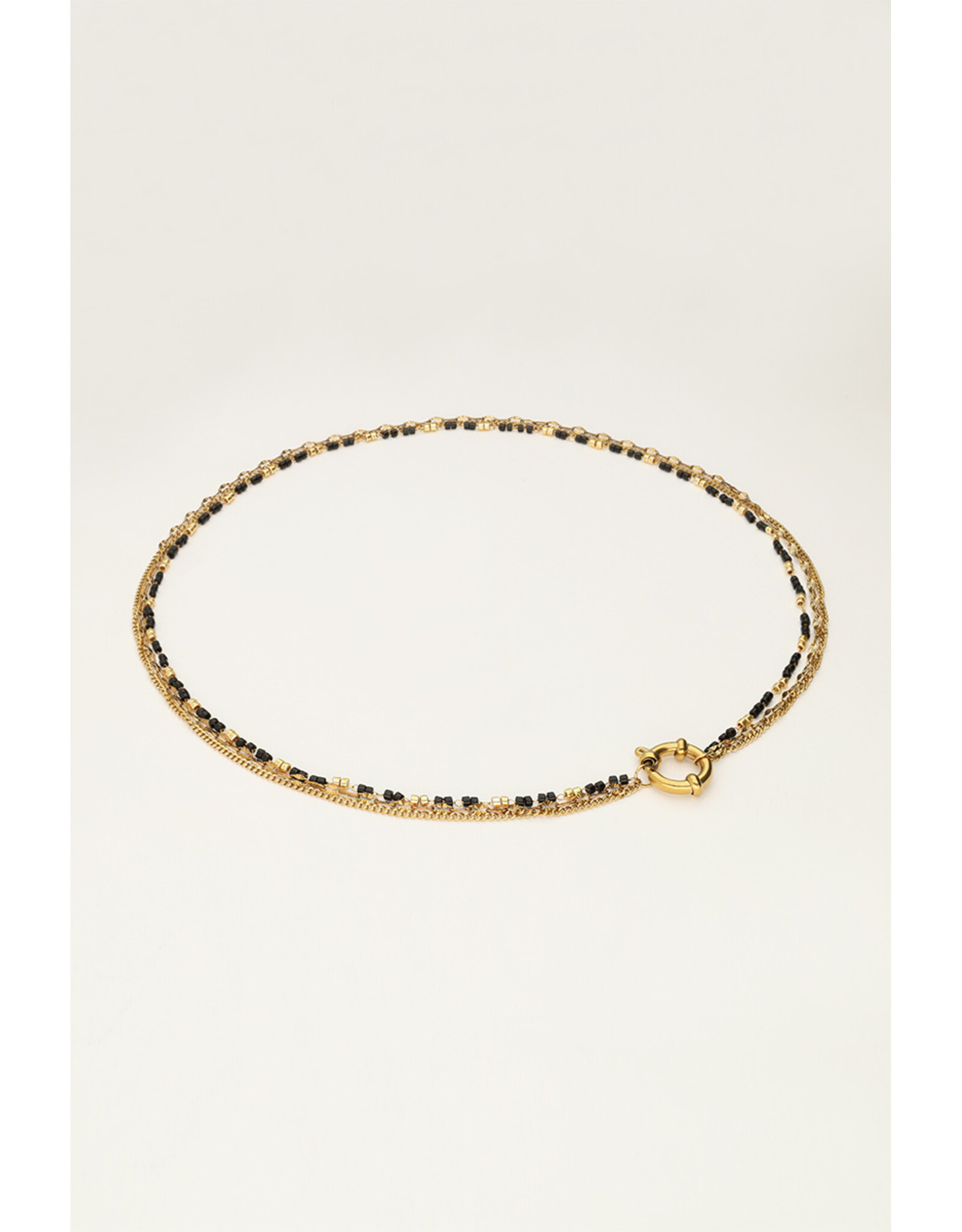 Ketting driedubbel zwarte kralen