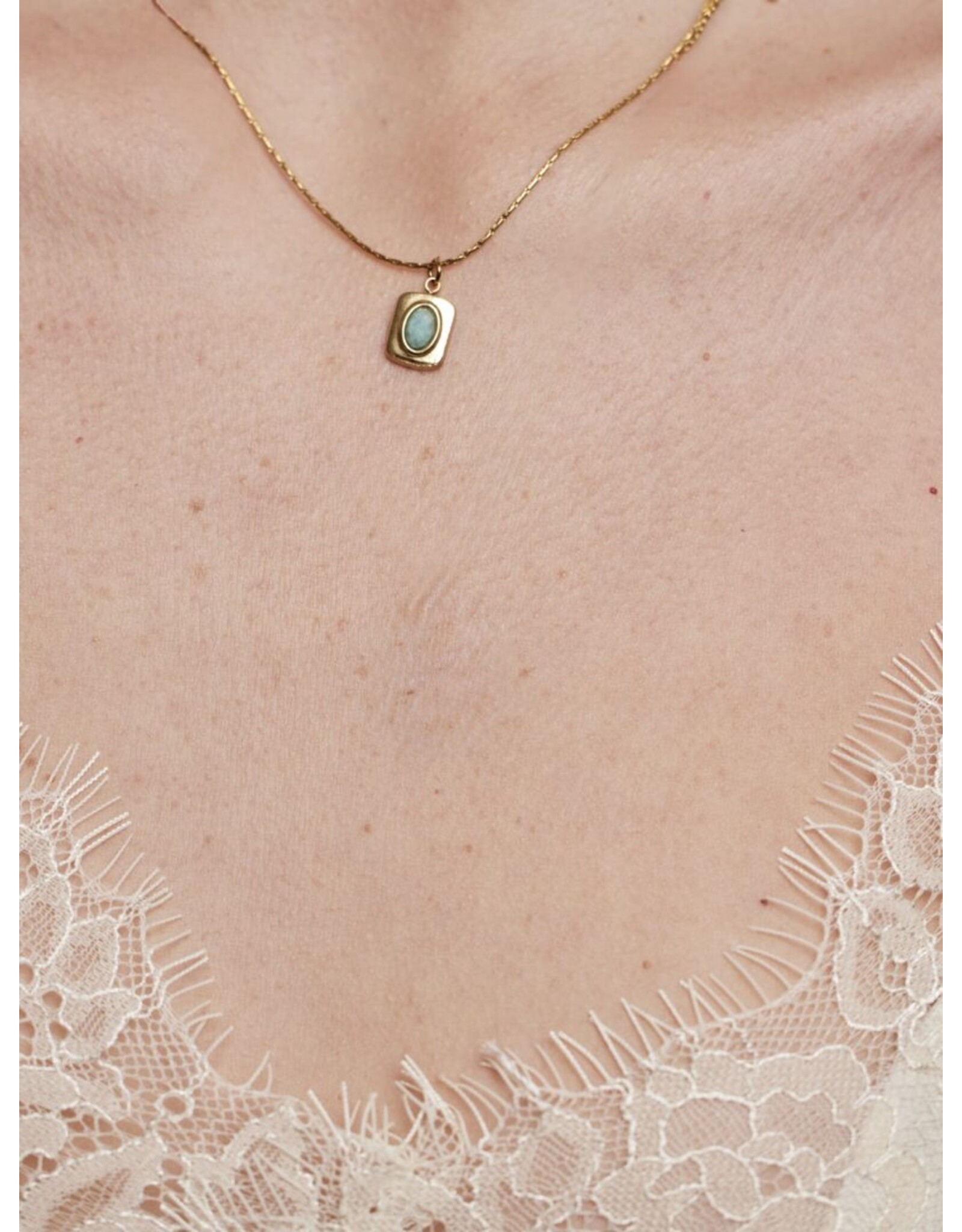 Ketting gemstone in kastje