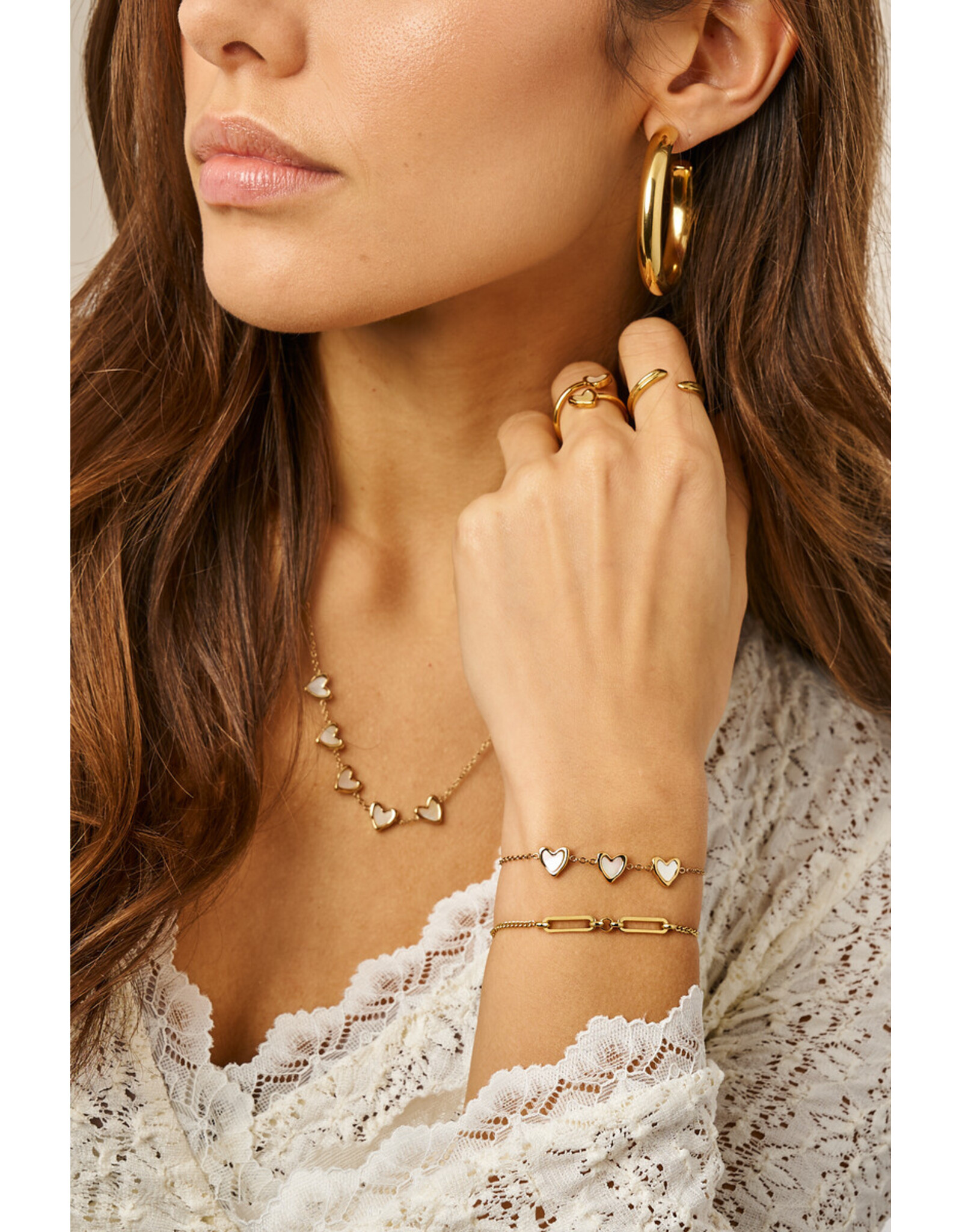 Armband hartjes parelmoer