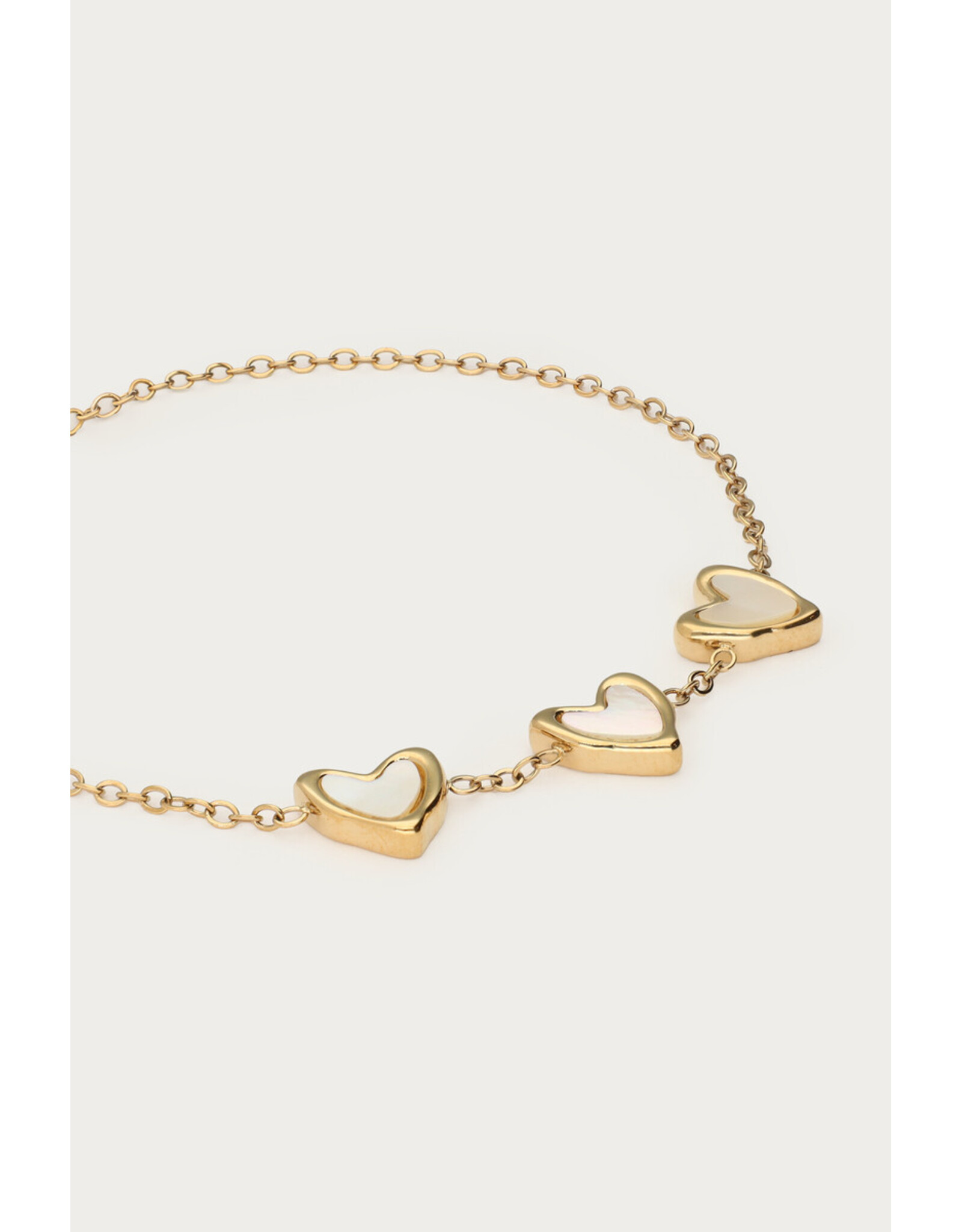 Armband hartjes parelmoer