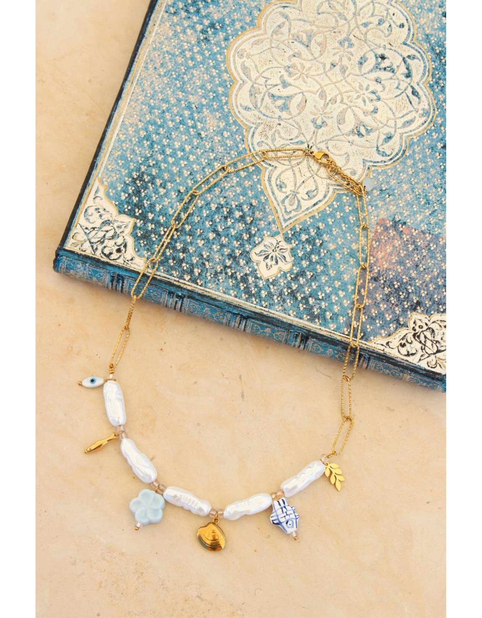 Ketting queen of the sea