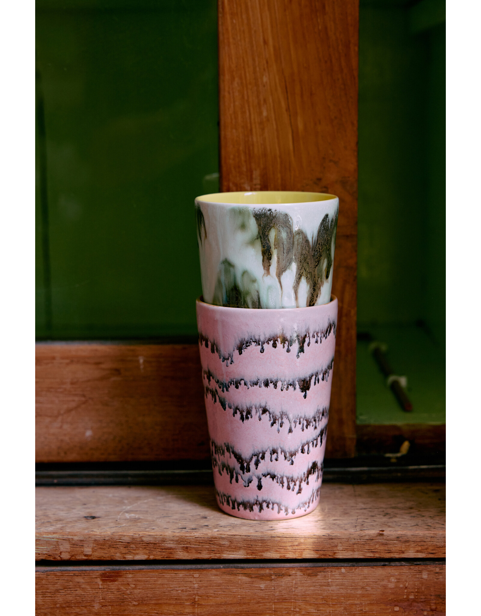 Set 2 Tea mugs baroque