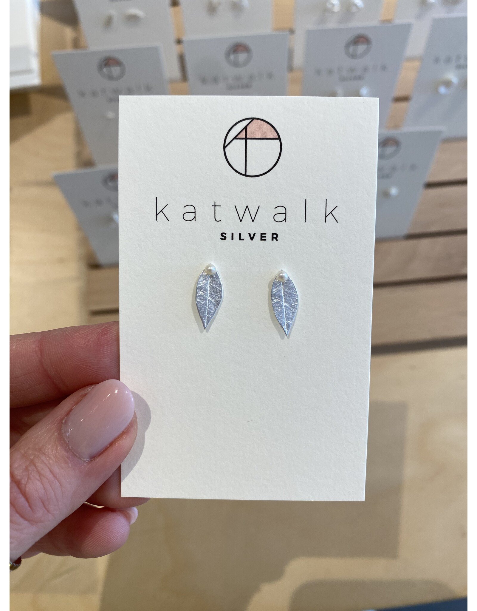 Oorstekers blad parel zilver