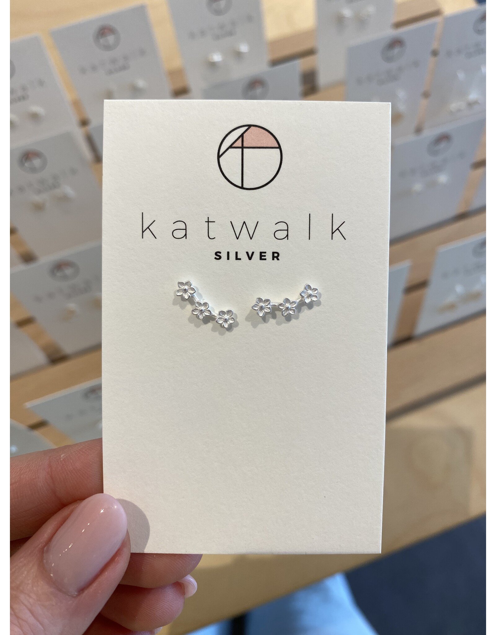 Oorstekers trio bloemen rij zilver