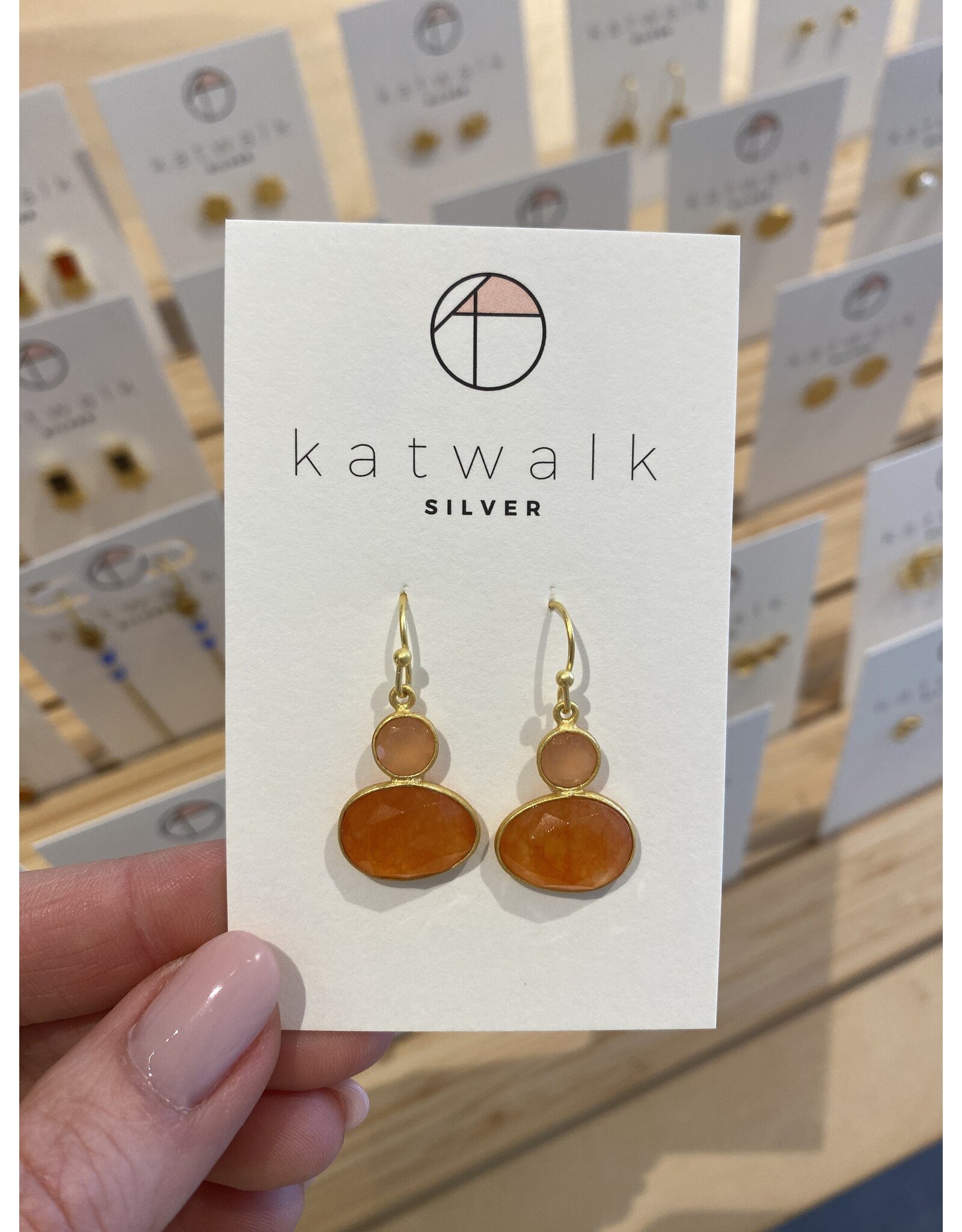 Oorhangers gemstones peach goud