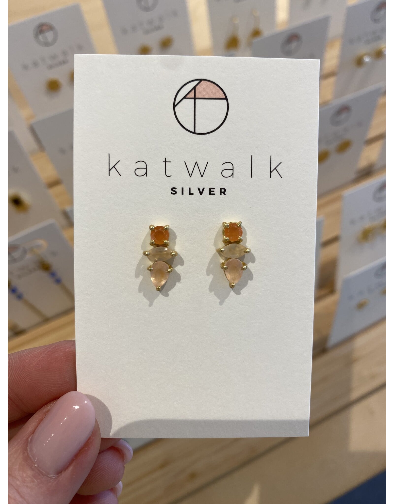 Oorstekers gemstones peach goud