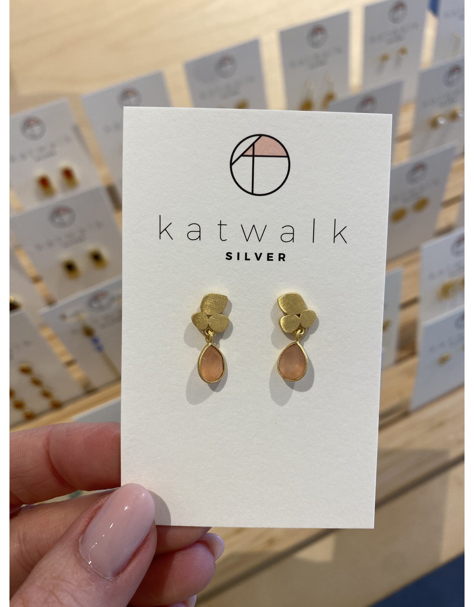 Oorstekers bloem peach goud