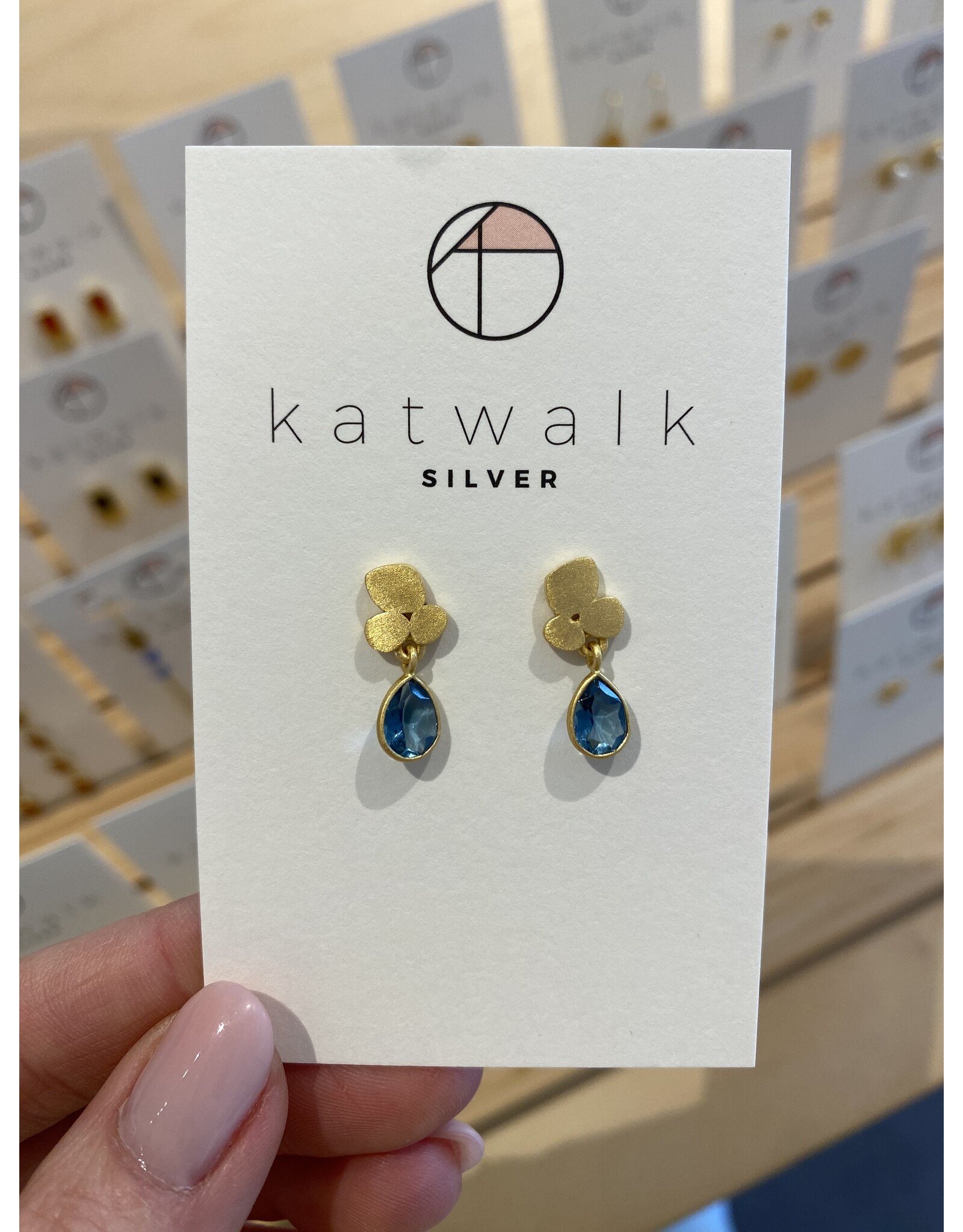 Oorstekers bloem blauw goud