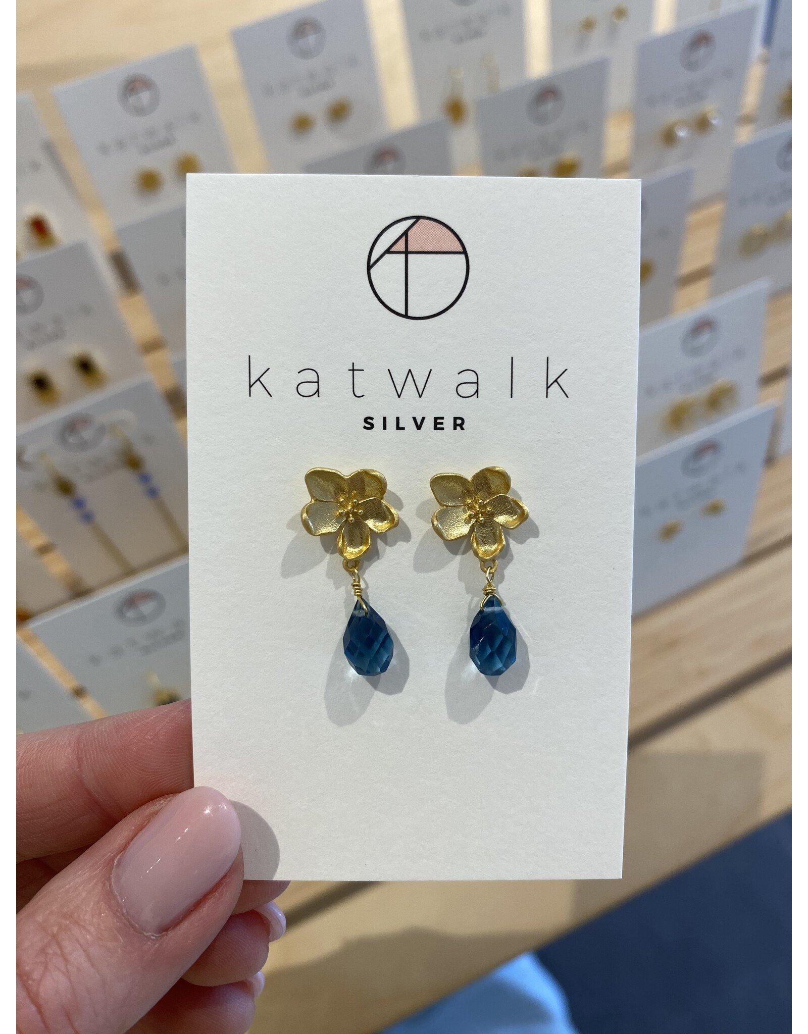 Oorstekers bloem blauw goud