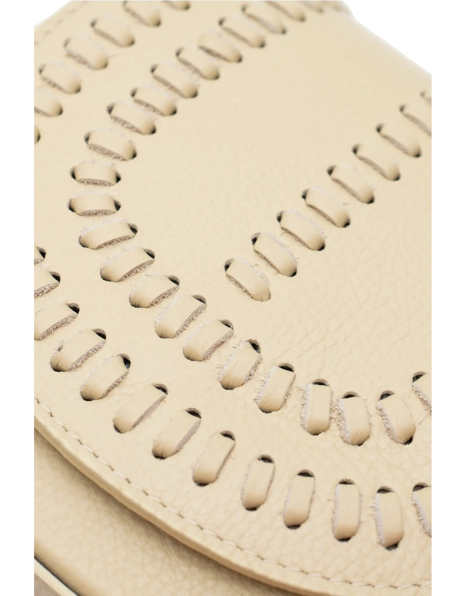 Crossbody beige detail