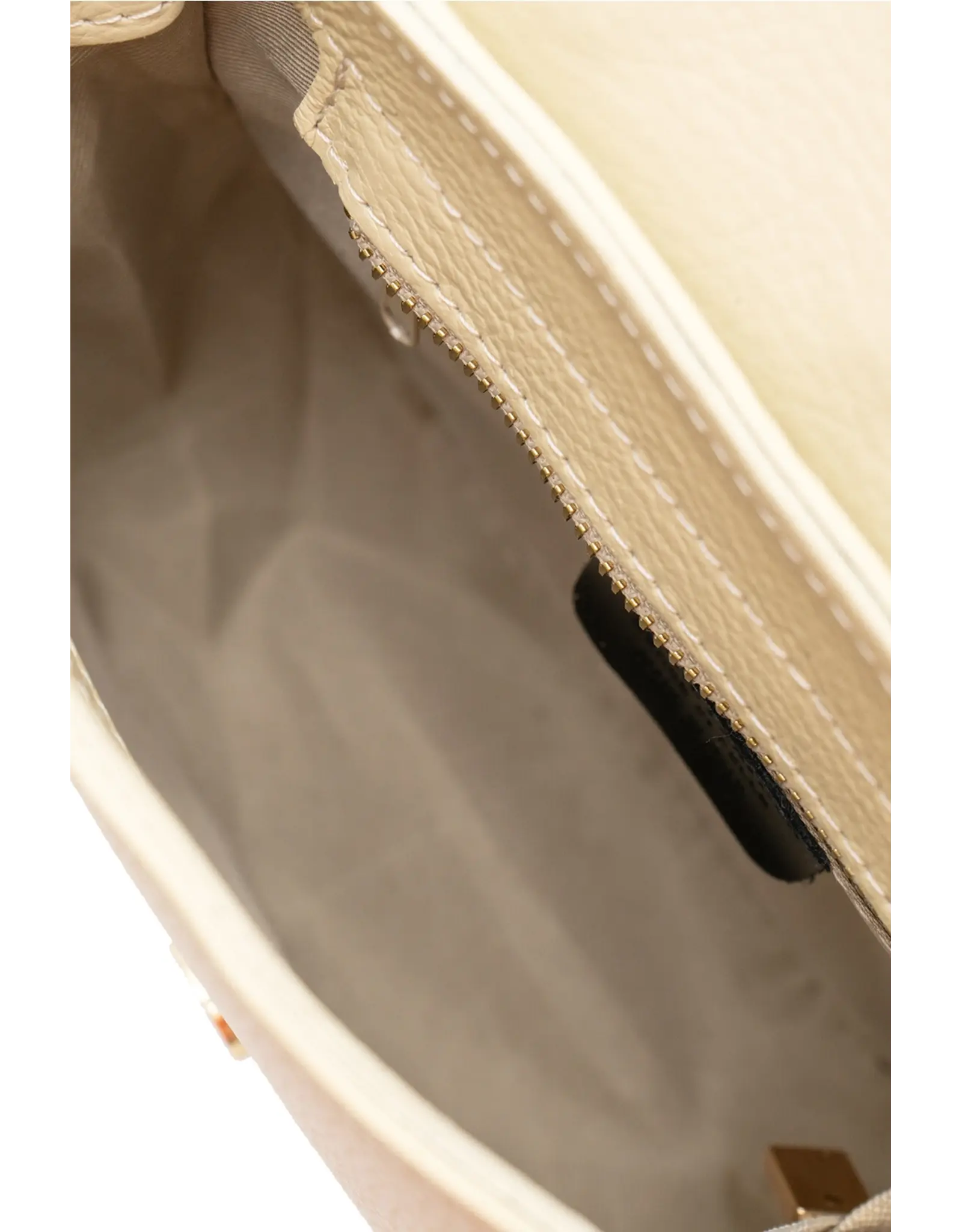 Crossbody beige detail