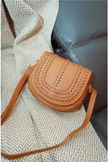 Crossbody cognac detail