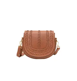 Crossbody cognac detail