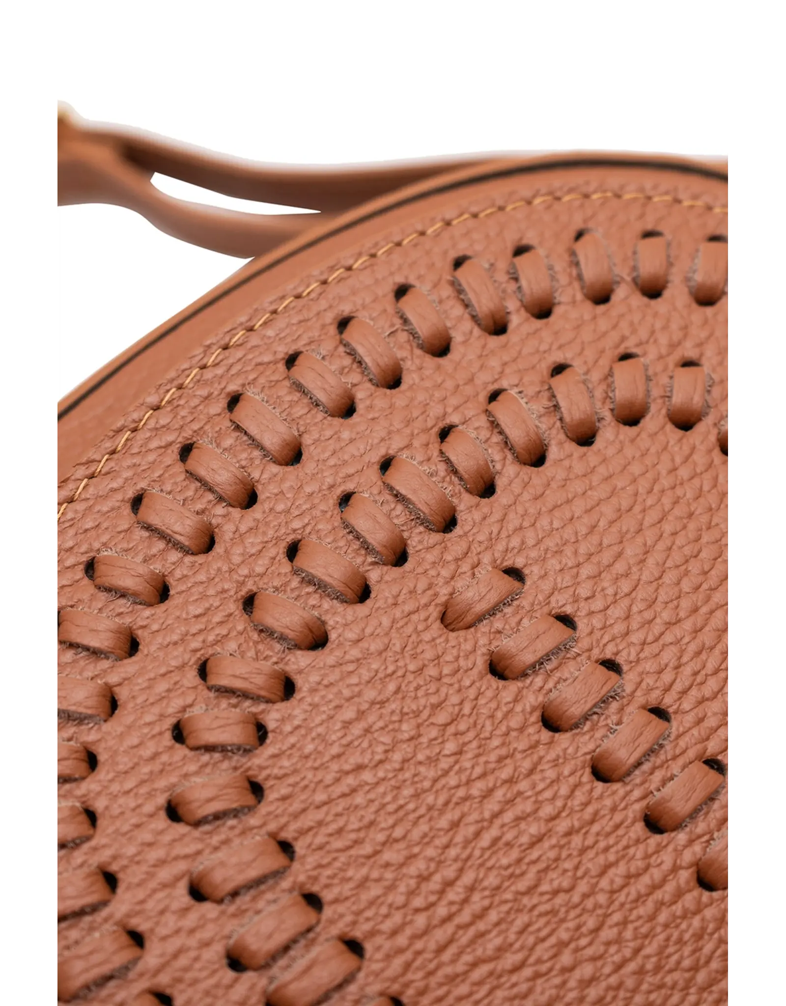 Crossbody cognac detail