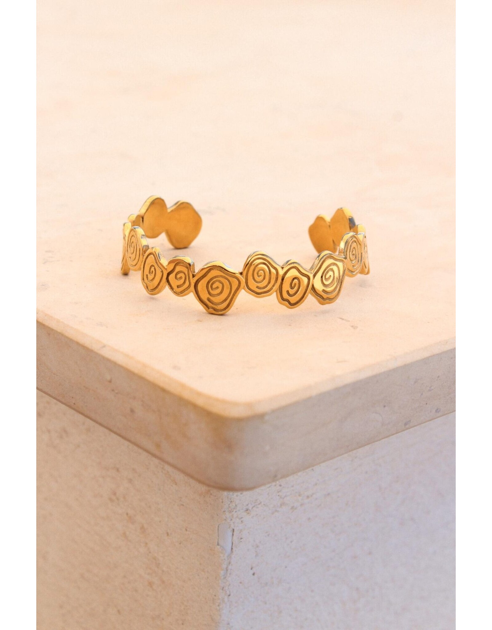 Bangle twirl