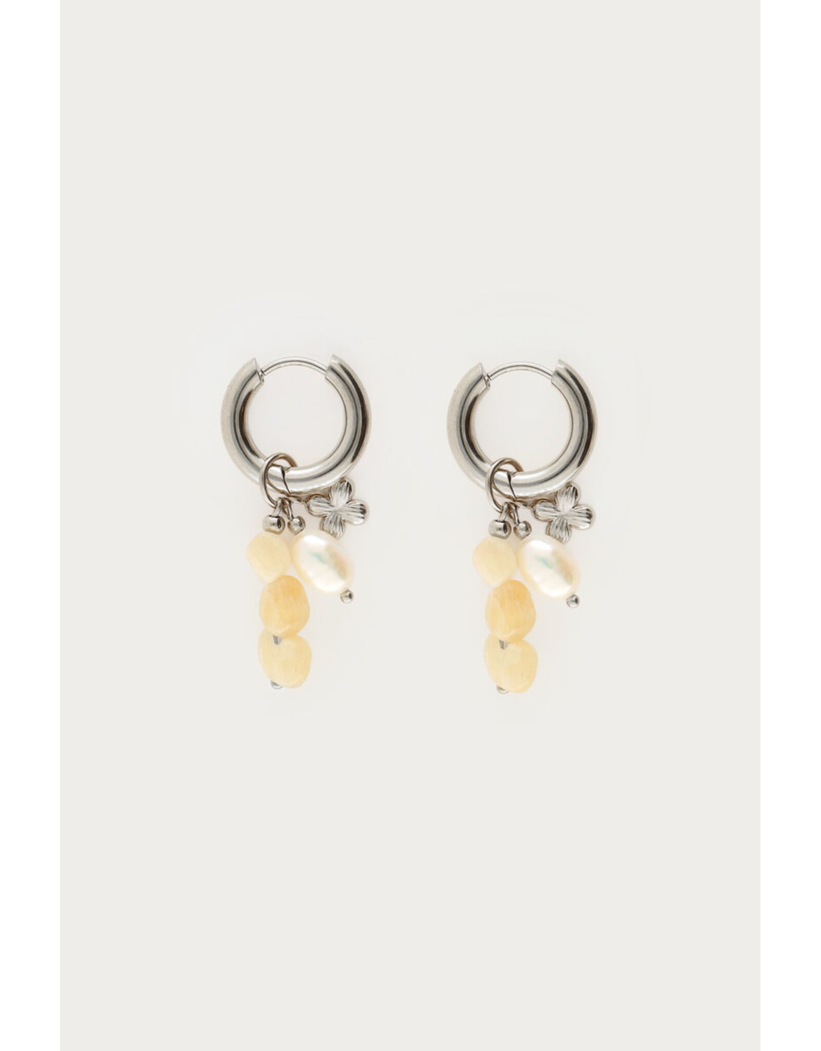 Oorringen kralen butter yellow zilver