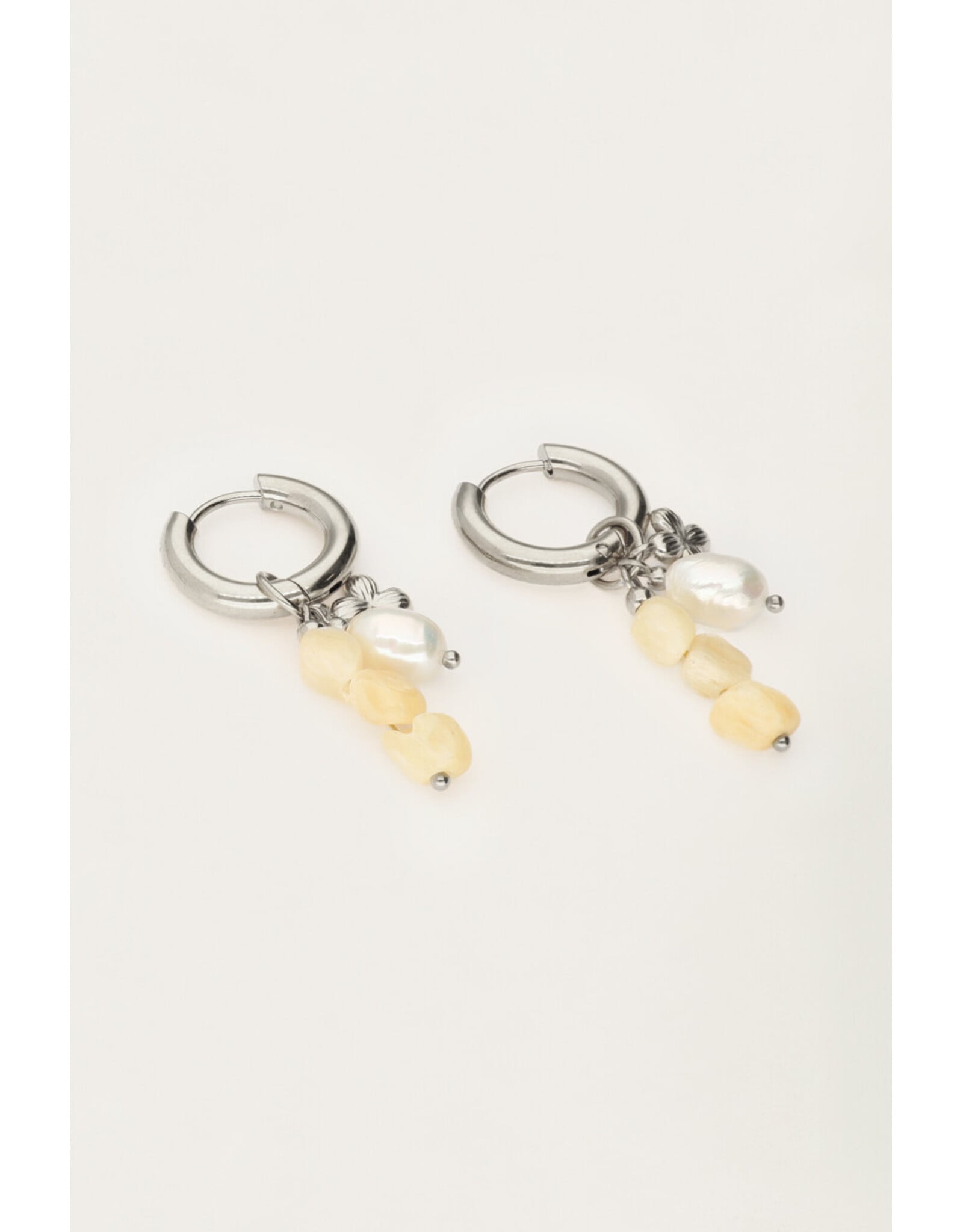 Oorringen kralen butter yellow zilver