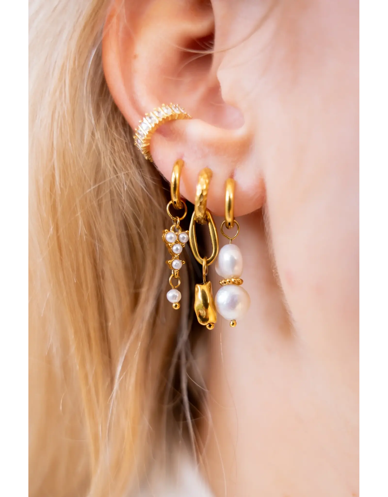 Oorring pearls 1 stuk