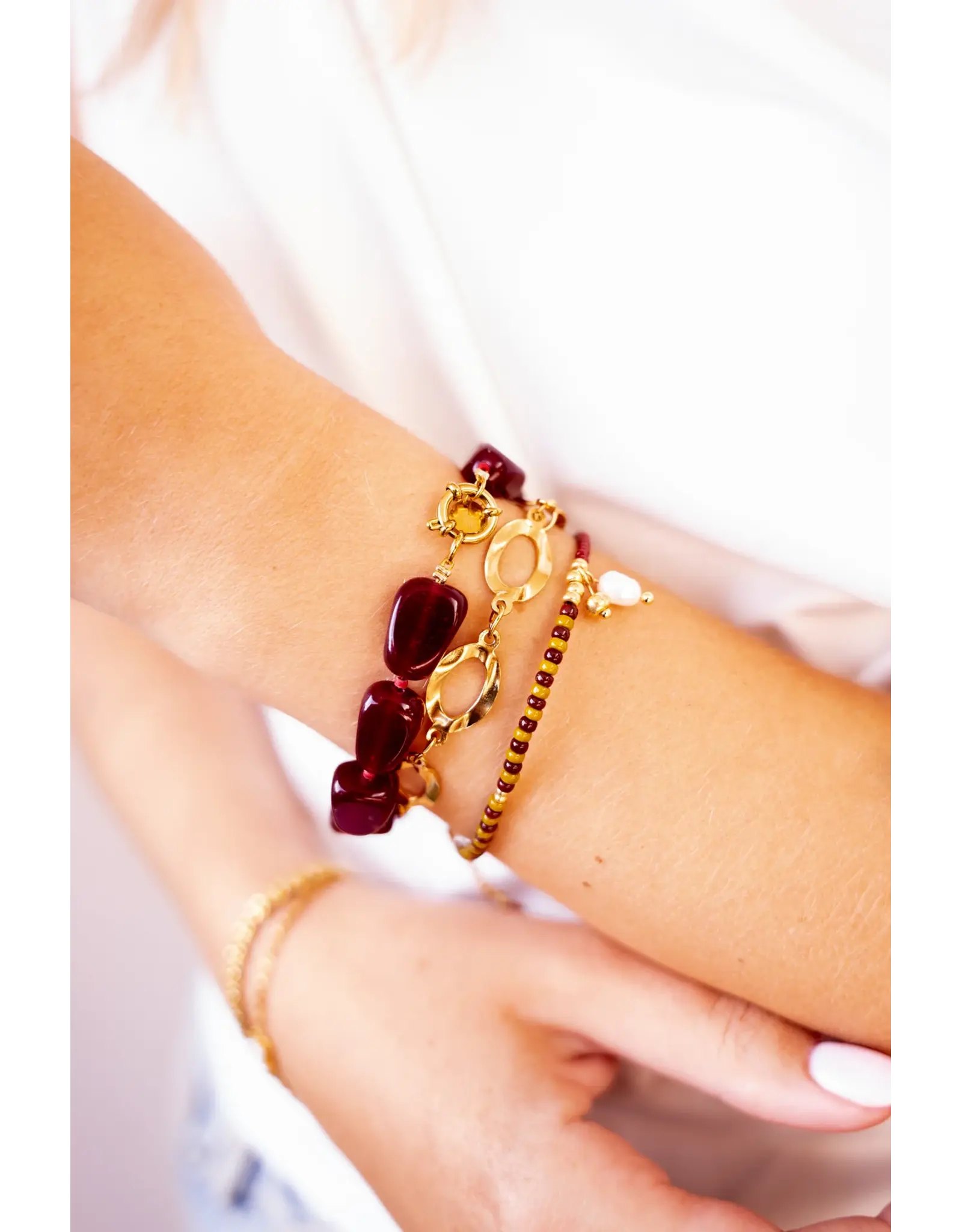Armband oval frame