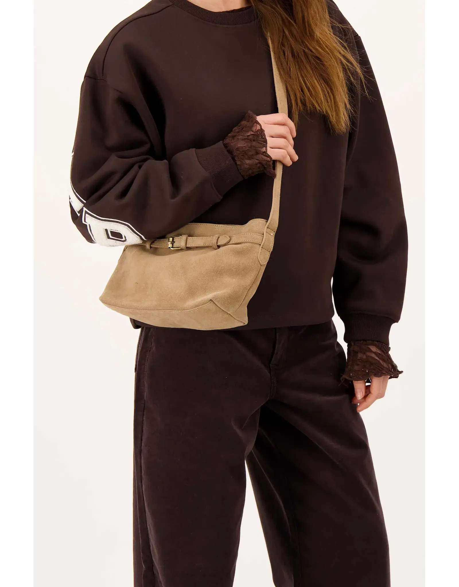 Suede bag strap detail oyster