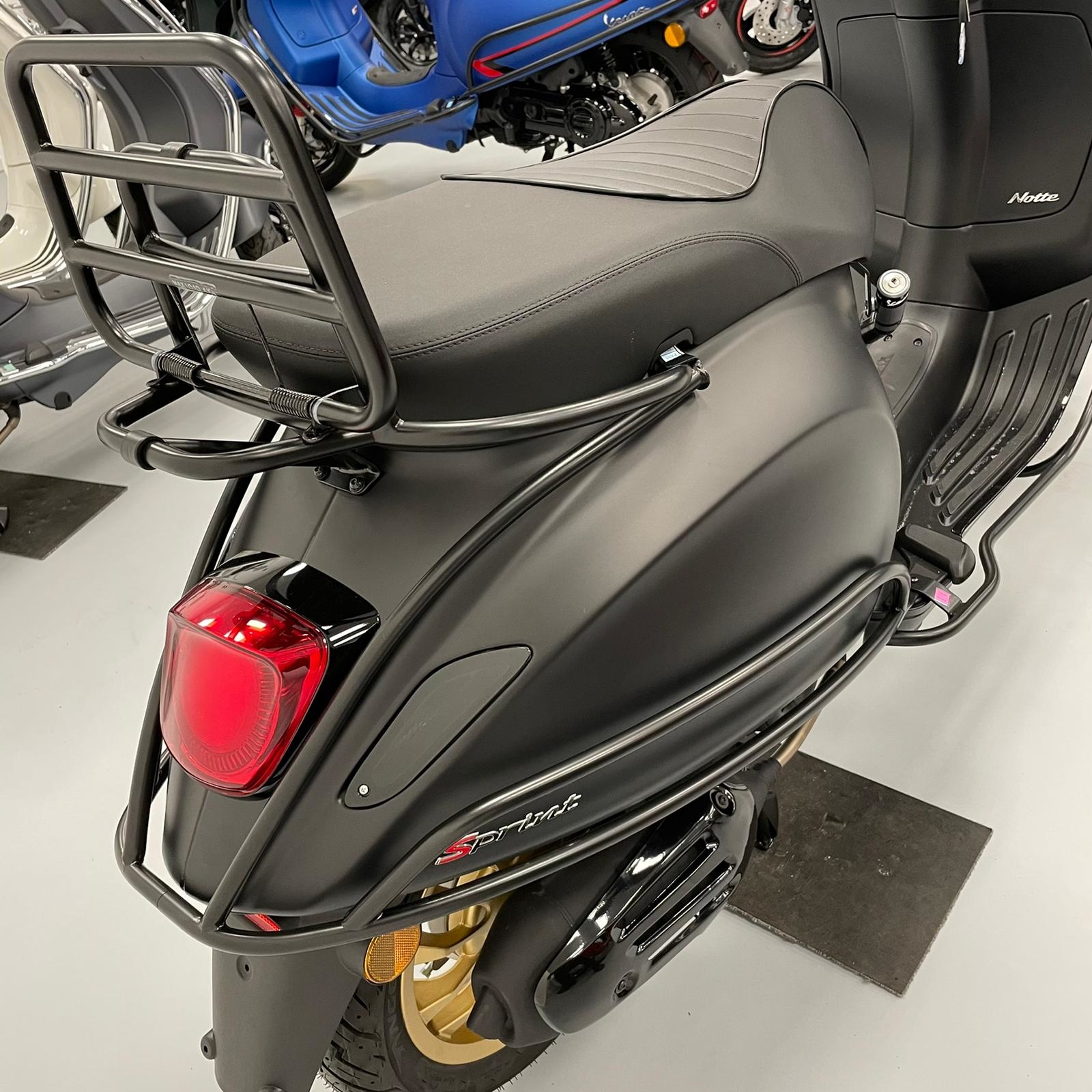 Vespa Sprint Notte E4 Custom - DAB scooters \u0026 Motoren B.V.
