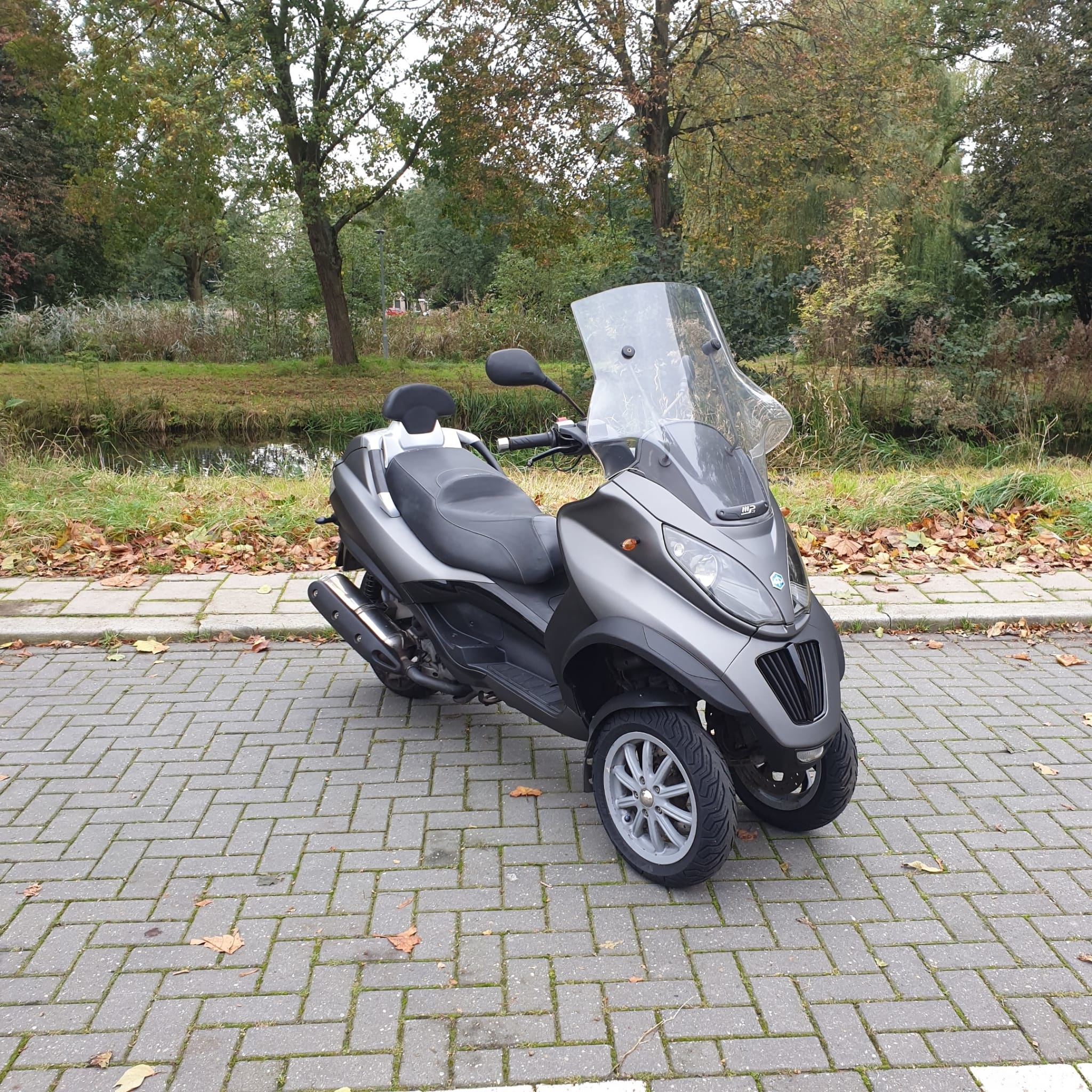 Piaggio Mp3 LT 400 - DAB scooters \u0026 Motoren B.V.